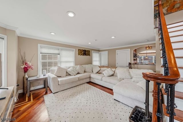 664 Teneyck Ave, Lyndhurst Twp., NJ 07071