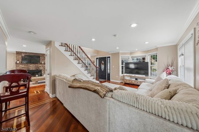 664 Teneyck Ave, Lyndhurst Twp., NJ 07071
