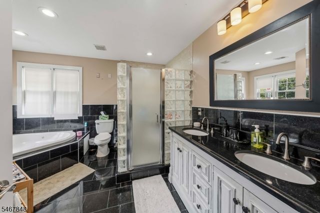 664 Teneyck Ave, Lyndhurst Twp., NJ 07071