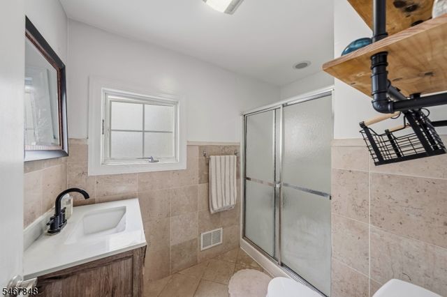 664 Teneyck Ave, Lyndhurst Twp., NJ 07071