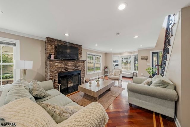664 Teneyck Ave, Lyndhurst Twp., NJ 07071