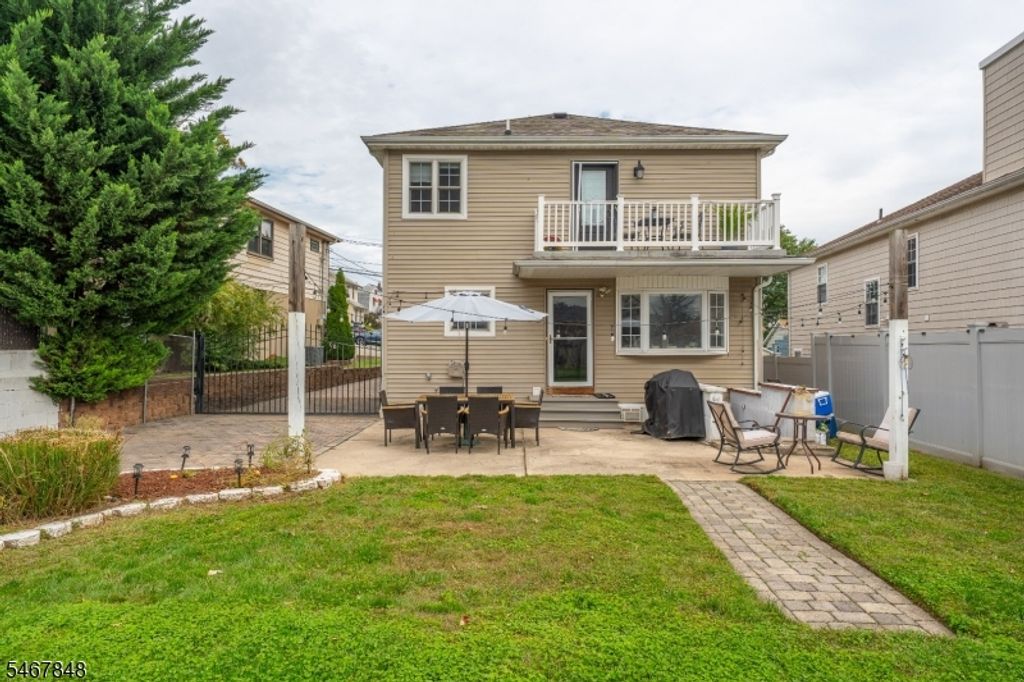 664 Teneyck Ave, Lyndhurst Twp., NJ 07071 — photo 5