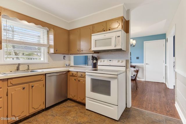 711 Riverside Avenue, Glenville, NY 12302