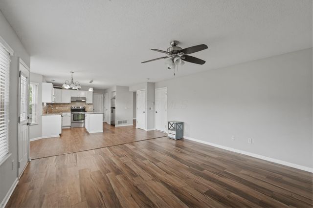1161 Willow Oak Drive, Blacklick, OH 43004
