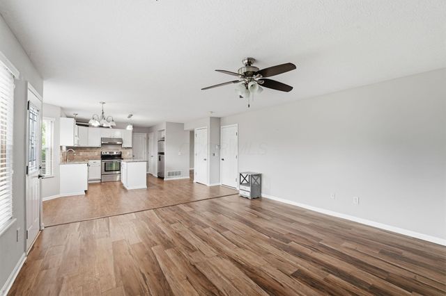 1161 Willow Oak Drive, Blacklick, OH 43004