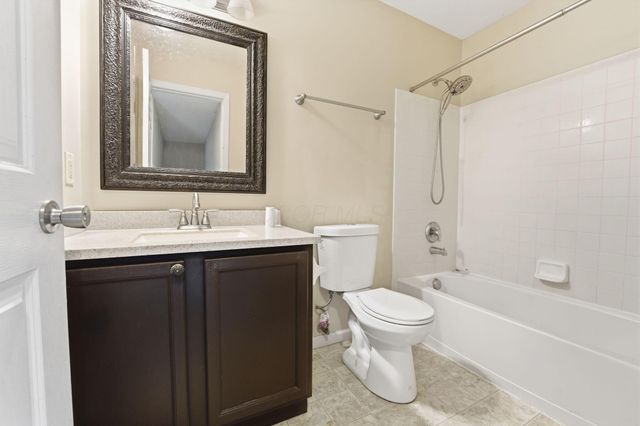 1161 Willow Oak Drive, Blacklick, OH 43004