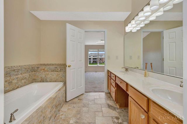 5570 Harbourwatch Way, Deerfield Twp., OH 45040