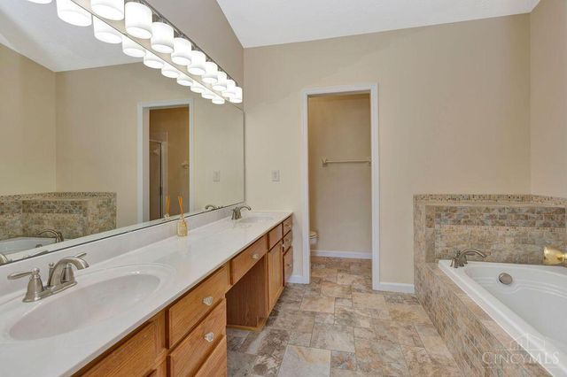 5570 Harbourwatch Way, Deerfield Twp., OH 45040