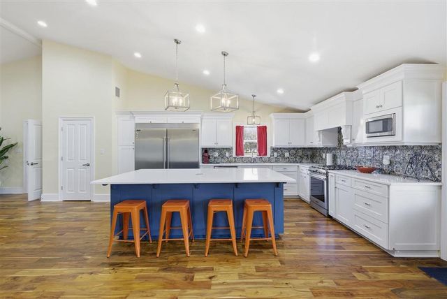 2829 W Prien Lake Road, Lake Charles, LA 70605