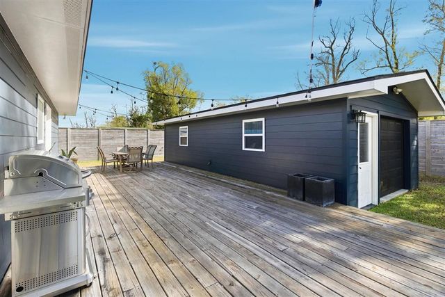 2829 W Prien Lake Road, Lake Charles, LA 70605