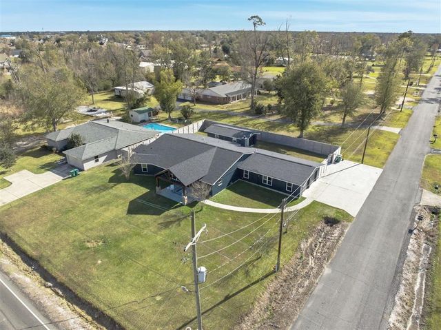 2829 W Prien Lake Road, Lake Charles, LA 70605