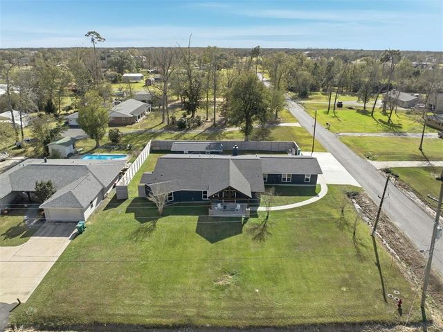 2829 W Prien Lake Road, Lake Charles, LA 70605