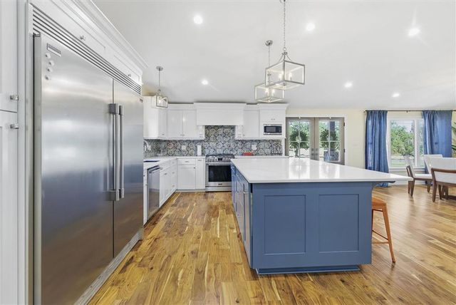 2829 W Prien Lake Road, Lake Charles, LA 70605