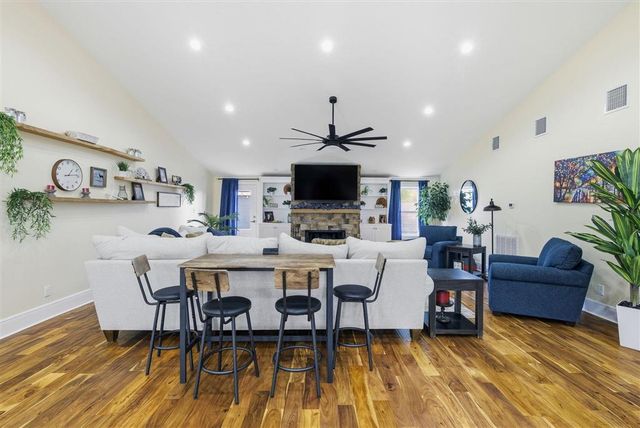 2829 W Prien Lake Road, Lake Charles, LA 70605