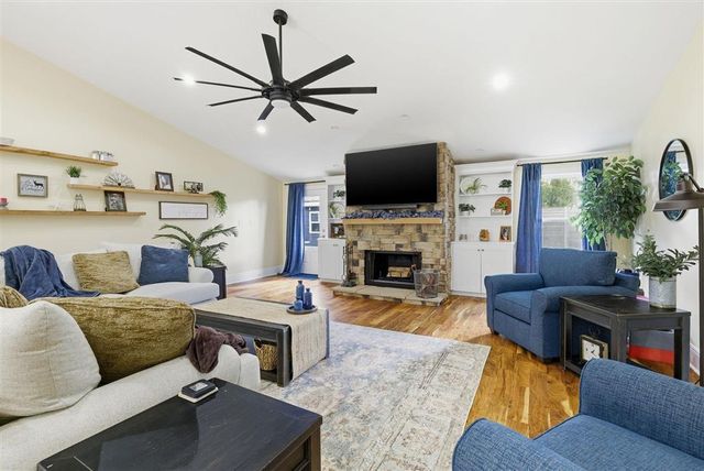 2829 W Prien Lake Road, Lake Charles, LA 70605