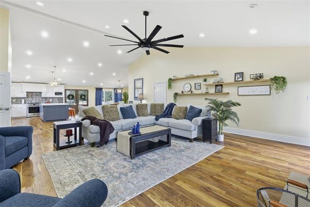 2829 W Prien Lake Road, Lake Charles, LA 70605