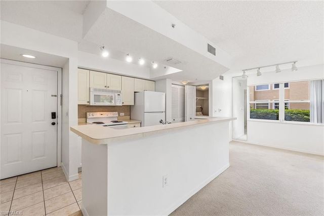 8920 Colonnades CT E 518, Bonita Springs, FL 34135