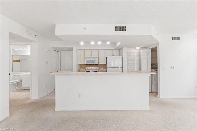 8920 Colonnades CT E 518, Bonita Springs, FL 34135