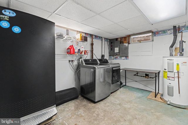 542 W AREBA AVE, Hershey, PA 17033