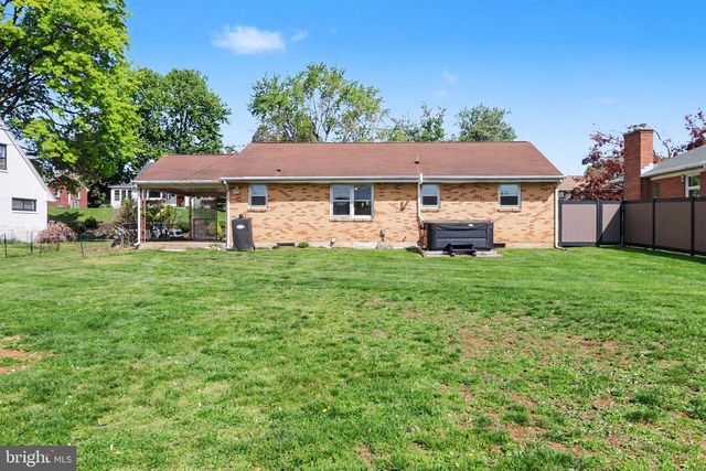 542 W AREBA AVE, Hershey, PA 17033