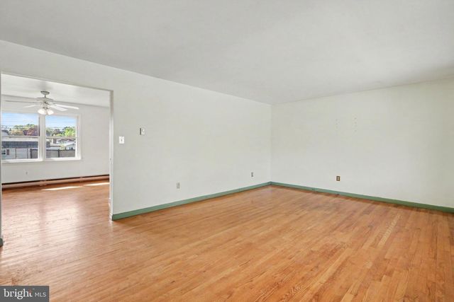 542 W AREBA AVE, Hershey, PA 17033