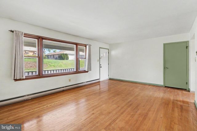 542 W AREBA AVE, Hershey, PA 17033
