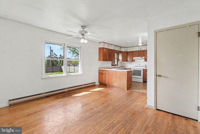542 W AREBA AVE, Hershey, PA 17033