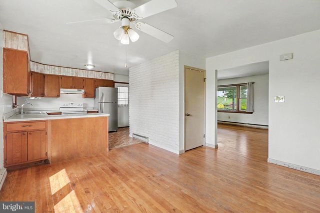 542 W AREBA AVE, Hershey, PA 17033
