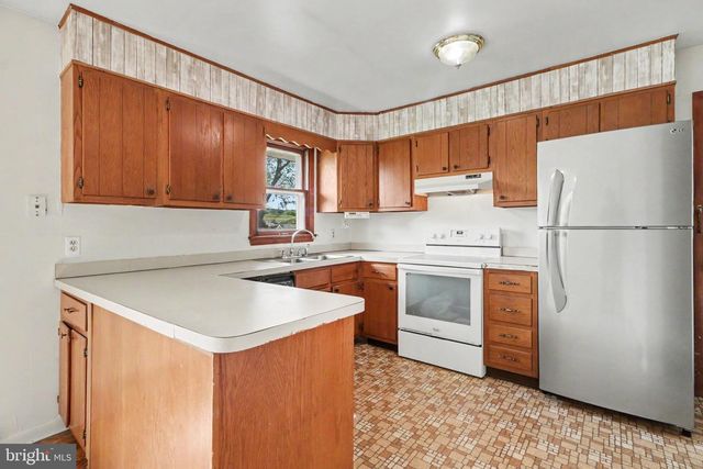 542 W AREBA AVE, Hershey, PA 17033
