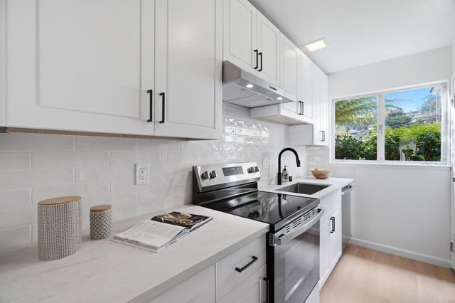 1318 Terra Nova Boulevard, Pacifica, CA 94044