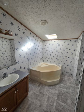 1909 S H Street, Elwood, IN 46036