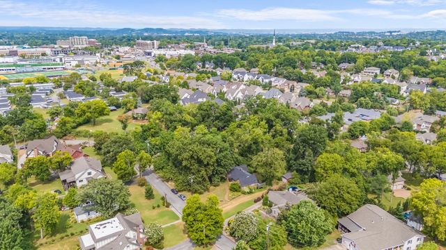 1720 N Observatory Dr, Nashville, TN 37215