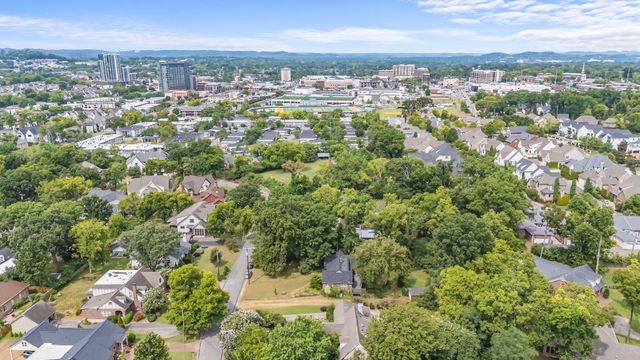 1720 N Observatory Dr, Nashville, TN 37215