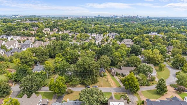 1720 N Observatory Dr, Nashville, TN 37215