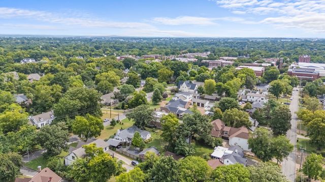 1720 N Observatory Dr, Nashville, TN 37215