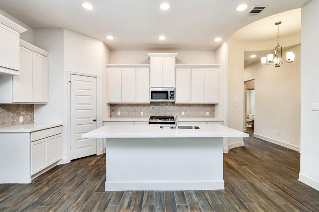 1318 Lakeside Creek Road, Magnolia, TX 77354