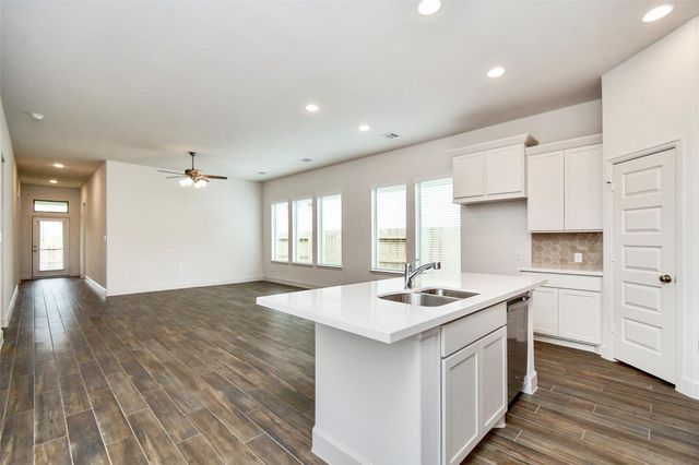 1318 Lakeside Creek Road, Magnolia, TX 77354