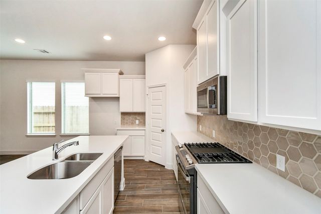 1318 Lakeside Creek Road, Magnolia, TX 77354