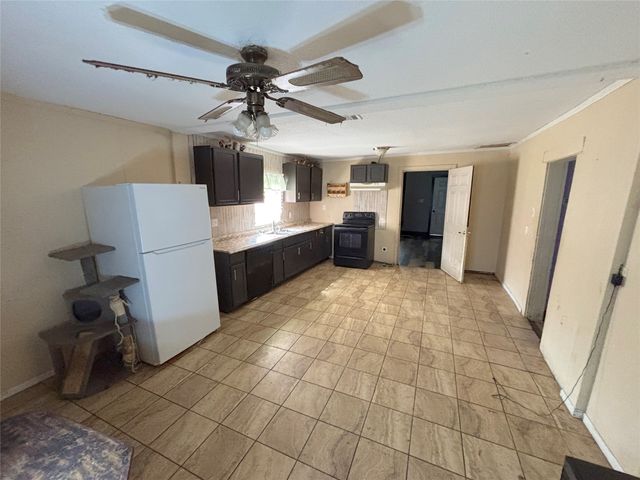 822 N Robinson Street, Cleburne, TX 76031