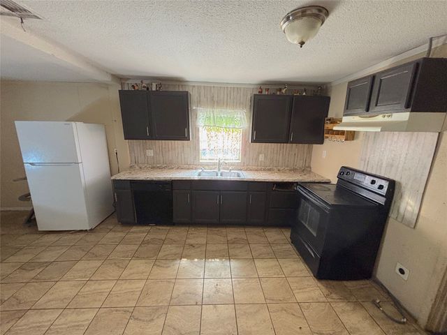 822 N Robinson Street, Cleburne, TX 76031