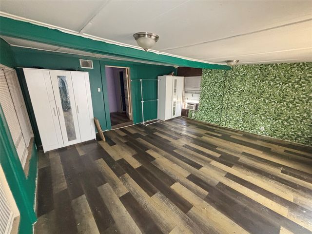 822 N Robinson Street, Cleburne, TX 76031