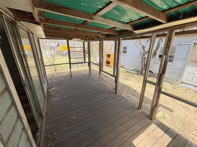 822 N Robinson Street, Cleburne, TX 76031