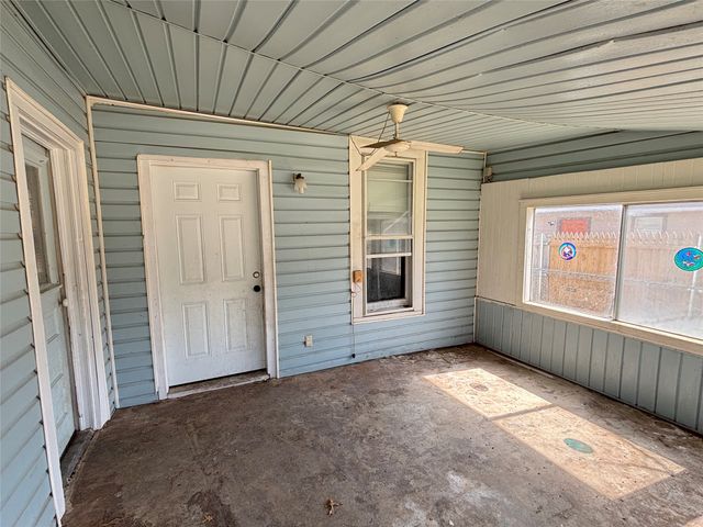 822 N Robinson Street, Cleburne, TX 76031