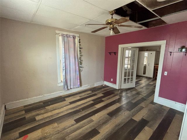 822 N Robinson Street, Cleburne, TX 76031