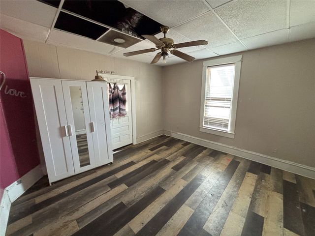 822 N Robinson Street, Cleburne, TX 76031