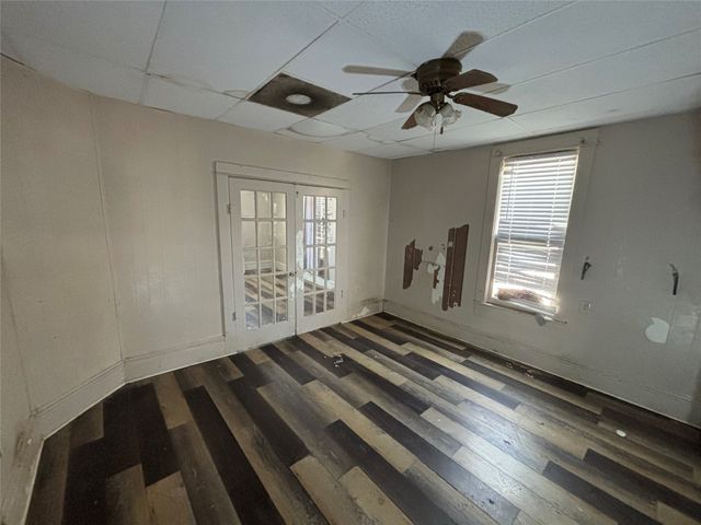 822 N Robinson Street, Cleburne, TX 76031