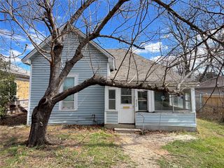 822 N Robinson Street, Cleburne, TX 76031