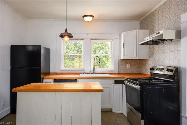 17 Hackney Street, Lexington, NC 27292
