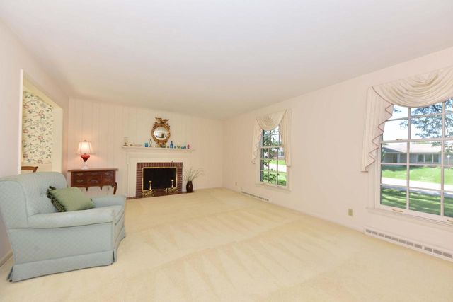 7758 N Berwyn AVENUE, Glendale, WI 53209