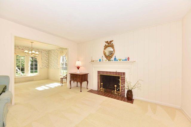 7758 N Berwyn AVENUE, Glendale, WI 53209